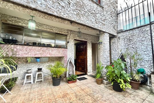Garagem de casa à venda com 3 quartos, 140m² em Planalto Paulista, São Paulo