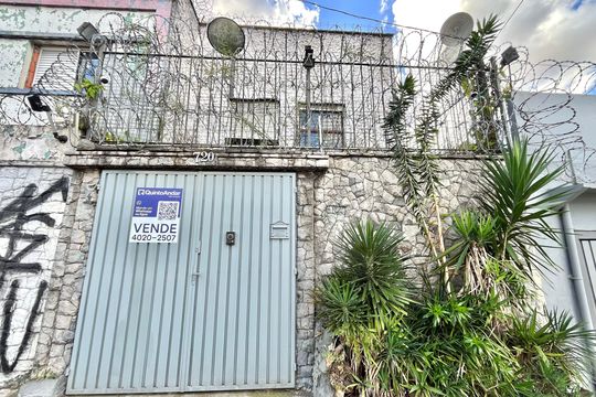 Fachada de casa à venda com 3 quartos, 140m² em Planalto Paulista, São Paulo