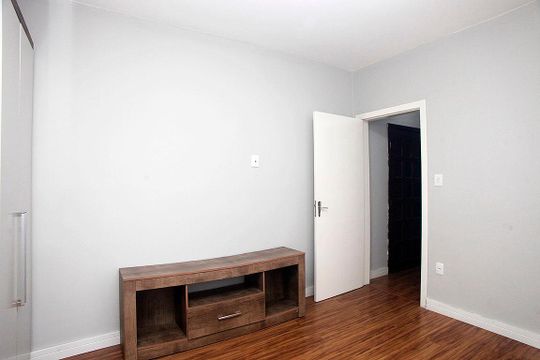Quarto 1 de apartamento à venda com 2 quartos, 45m² em Menino Deus, Porto Alegre