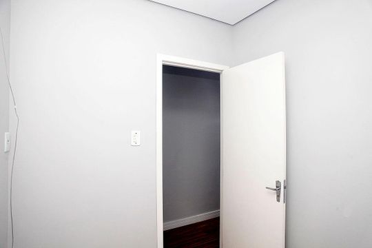 Quarto 2 de apartamento à venda com 2 quartos, 45m² em Menino Deus, Porto Alegre