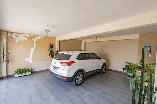 Garagem de casa à venda com 5 quartos, 350m² em Vila Gumercindo, São Paulo
