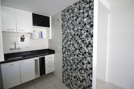 Cozinha de apartamento à venda com 1 quarto, 51m² em Freguesia de Jacarepaguá, Rio de Janeiro