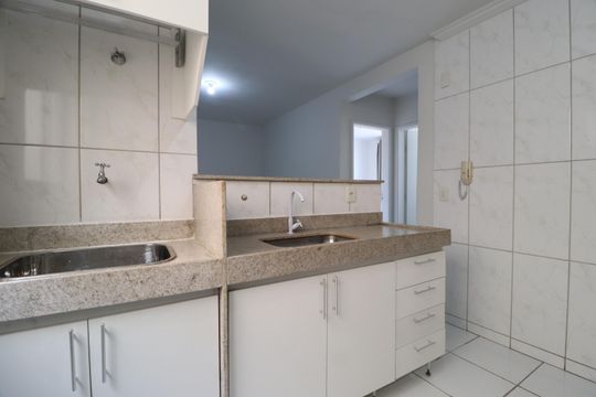 Cozinha de apartamento para alugar com 2 quartos, 50m² em Brasil, Uberlândia
