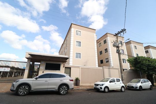 Fachada de apartamento para alugar com 2 quartos, 50m² em Brasil, Uberlândia