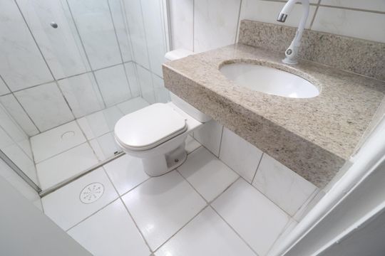 Banheiro Social de apartamento para alugar com 2 quartos, 50m² em Brasil, Uberlândia