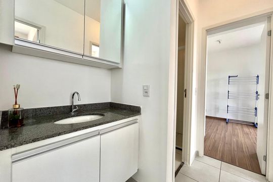 Banheiro de apartamento à venda com 3 quartos, 56m² em Vila Paulista, São Paulo