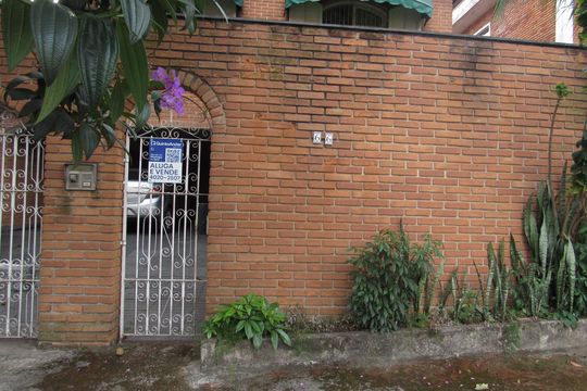 Fachada de casa para alugar com 3 quartos, 500m² em Adalgisa, Osasco