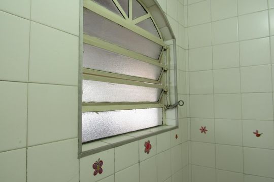 Banheiro do Ateliê de casa para alugar com 3 quartos, 500m² em Adalgisa, Osasco