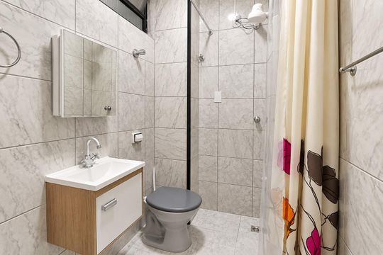 Banheiro de kitnet/studio para alugar com 1 quarto, 31m² em Bela Vista, São Paulo