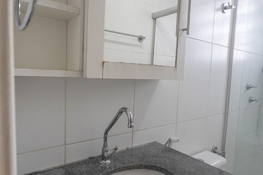 Banheiro de apartamento para alugar com 2 quartos, 45m² em Taboão, São Bernardo do Campo