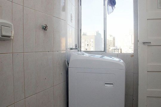 Banheiro de apartamento para alugar com 1 quarto, 34m² em Centro Histórico, Porto Alegre