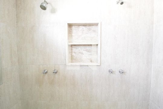 Banheiro da Suíte de casa para alugar com 4 quartos, 450m² em Tibery, Uberlândia