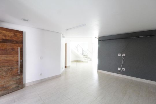Casa para alugar com 4 quartos, 450m² em Tibery, Uberlândia