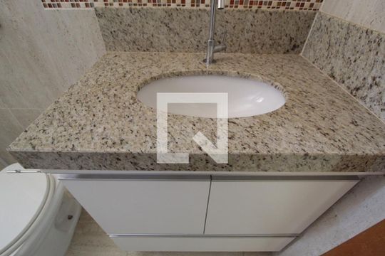 Banheiro Social de casa para alugar com 4 quartos, 450m² em Tibery, Uberlândia