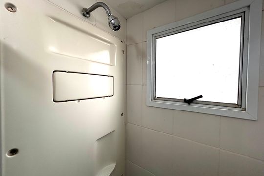 Banheiro social de apartamento para alugar com 2 quartos, 59m² em Usina Piratininga, São Paulo