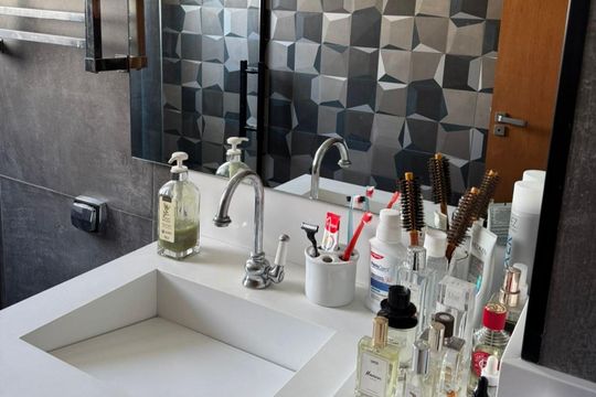 Banheiro de apartamento à venda com 1 quarto, 49m² em Vila Nova Conceição, São Paulo