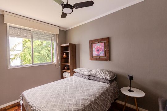Quarto 2 de apartamento para alugar com 2 quartos, 52m² em Camaquã, Porto Alegre