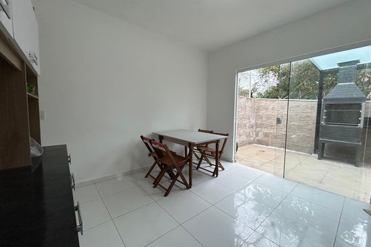 Cozinha  de casa para alugar com 2 quartos, 100m² em São João do Rio Vermelho, Florianópolis
