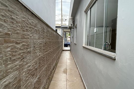 Área externa de casa para alugar com 2 quartos, 100m² em São João do Rio Vermelho, Florianópolis
