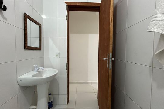 Banheiro  de casa para alugar com 2 quartos, 100m² em São João do Rio Vermelho, Florianópolis
