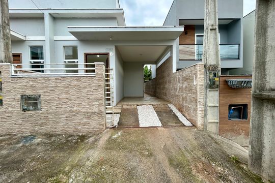 Fachada de casa para alugar com 2 quartos, 100m² em São João do Rio Vermelho, Florianópolis