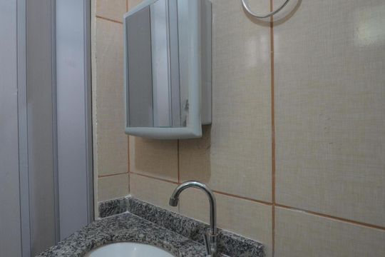 Banheiro da Suite de casa para alugar com 1 quarto, 50m² em Jardim Sulacap, Rio de Janeiro