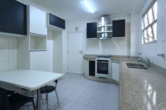 Cozinha de apartamento para alugar com 3 quartos, 180m² em Gonzaga, Santos