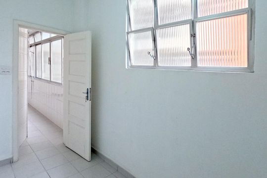 Quarto de Serviço de apartamento para alugar com 3 quartos, 180m² em Gonzaga, Santos