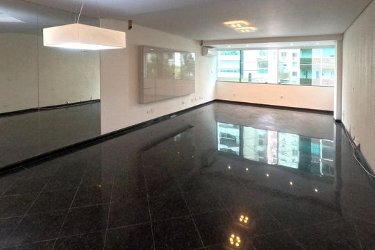 Apartamento para alugar com 3 quartos, 180m² em Gonzaga, Santos