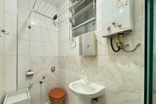 Banheiro de kitnet/studio para alugar com 1 quarto, 28m² em Copacabana, Rio de Janeiro
