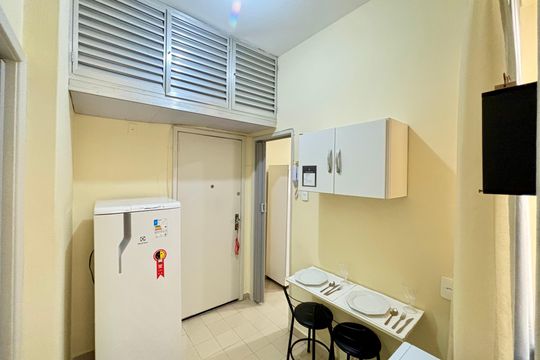Cozinha de kitnet/studio para alugar com 1 quarto, 28m² em Copacabana, Rio de Janeiro