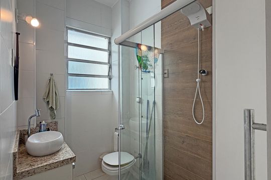 Banheiro de apartamento para alugar com 1 quarto, 35m² em Boqueirão, Santos