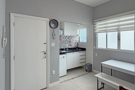 Sala de apartamento para alugar com 1 quarto, 35m² em Boqueirão, Santos