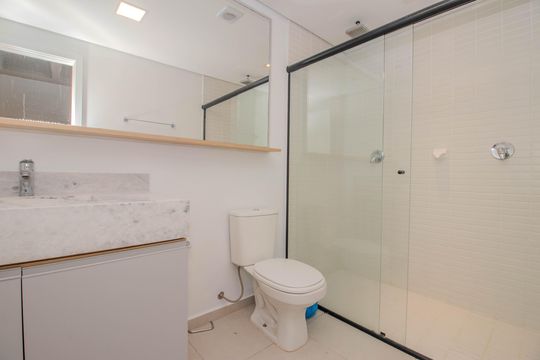 Banheiro da Suíte de apartamento à venda com 1 quarto, 66m² em Petrópolis, Porto Alegre