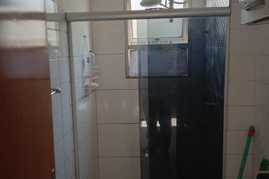 Banheiro de apartamento à venda com 2 quartos, 70m² em Vila Copacabana, Belo Horizonte