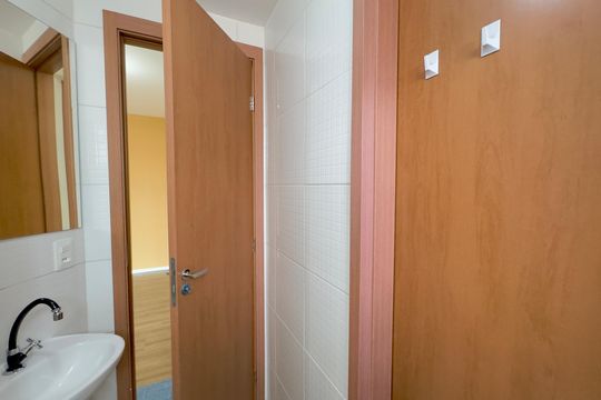 Banheiro de apartamento à venda com 2 quartos, 48m² em Vila Rosália, Guarulhos