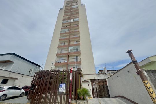 Placa instalada na fachada do imóvel de apartamento à venda com 2 quartos, 48m² em Vila Rosália, Guarulhos