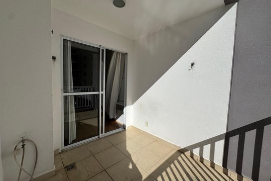 Varanda  de apartamento para alugar com 2 quartos, 58m² em Quitaúna, Osasco