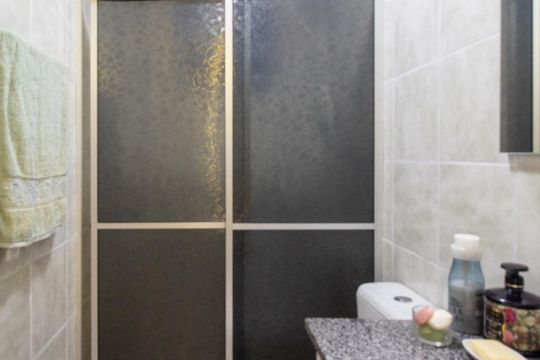 Banheiro social de apartamento para alugar com 1 quarto, 42m² em Sarandi, Porto Alegre