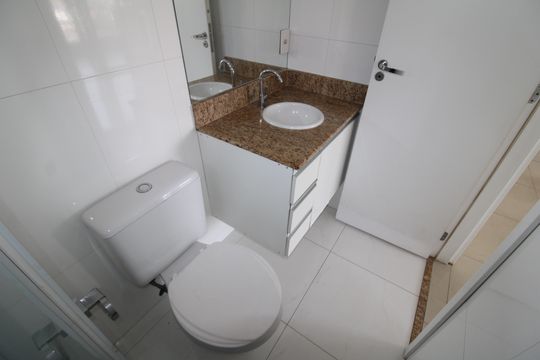 Banheiro de apartamento para alugar com 1 quarto, 39m² em Vila Diva (zona Norte), São Paulo