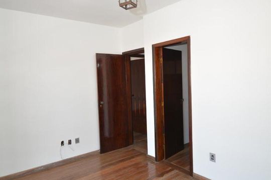 Casa à venda com 4 quartos, 315m² em Vila Valqueire, Rio de Janeiro