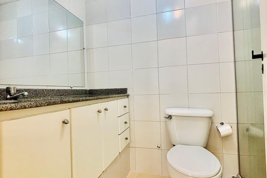 Banheiro 1 de apartamento para alugar com 2 quartos, 63m² em Alphaville Industrial, Barueri