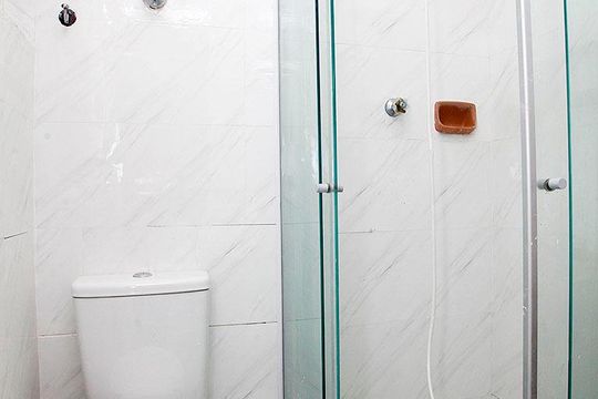 Banheiro de apartamento para alugar com 1 quarto, 32m² em Cidade Baixa, Porto Alegre