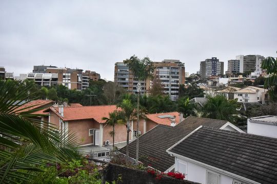 Vista da Suíte 1 de casa à venda com 4 quartos, 650m² em Vila Progredior, São Paulo