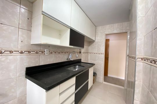Cozinha de apartamento para alugar com 2 quartos, 60m² em Inhaúma, Rio de Janeiro