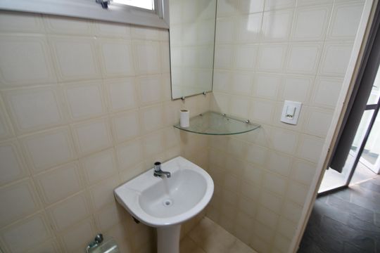 Banheiro de apartamento para alugar com 1 quarto, 48m² em Centro, Campinas