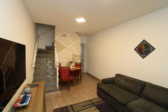 Sala de casa de condomínio para alugar com 3 quartos, 92m² em Vila Antonieta, São Paulo