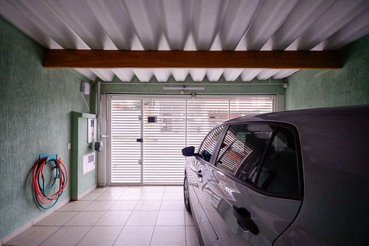 Garagem de casa à venda com 3 quartos, 150m² em Jardim Maria Estela, São Paulo
