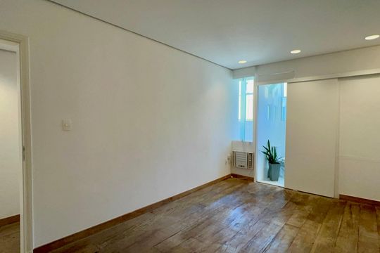 Suite de apartamento à venda com 2 quartos, 80m² em Jardim Paulistano, São Paulo