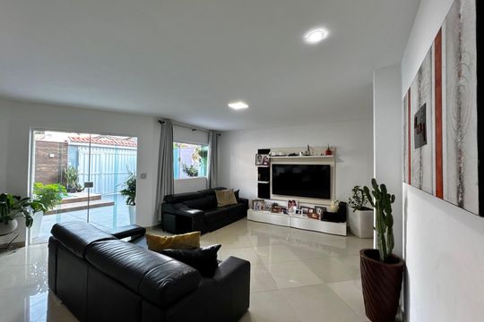 Sala de casa de condomínio à venda com 4 quartos, 220m² em Camorim, Rio de Janeiro